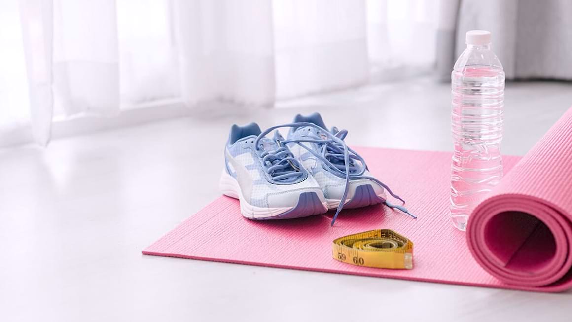 5 exerciții fizice pe care le poți face fără să ieși din casă